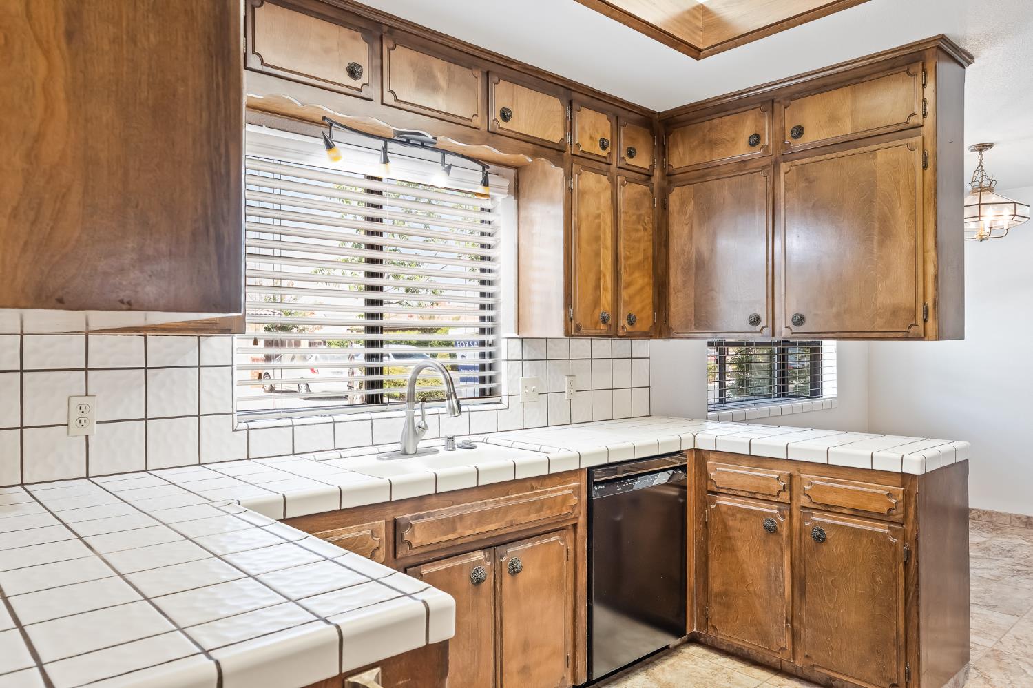 867 E Frederick Ave, Fresno, CA 93720