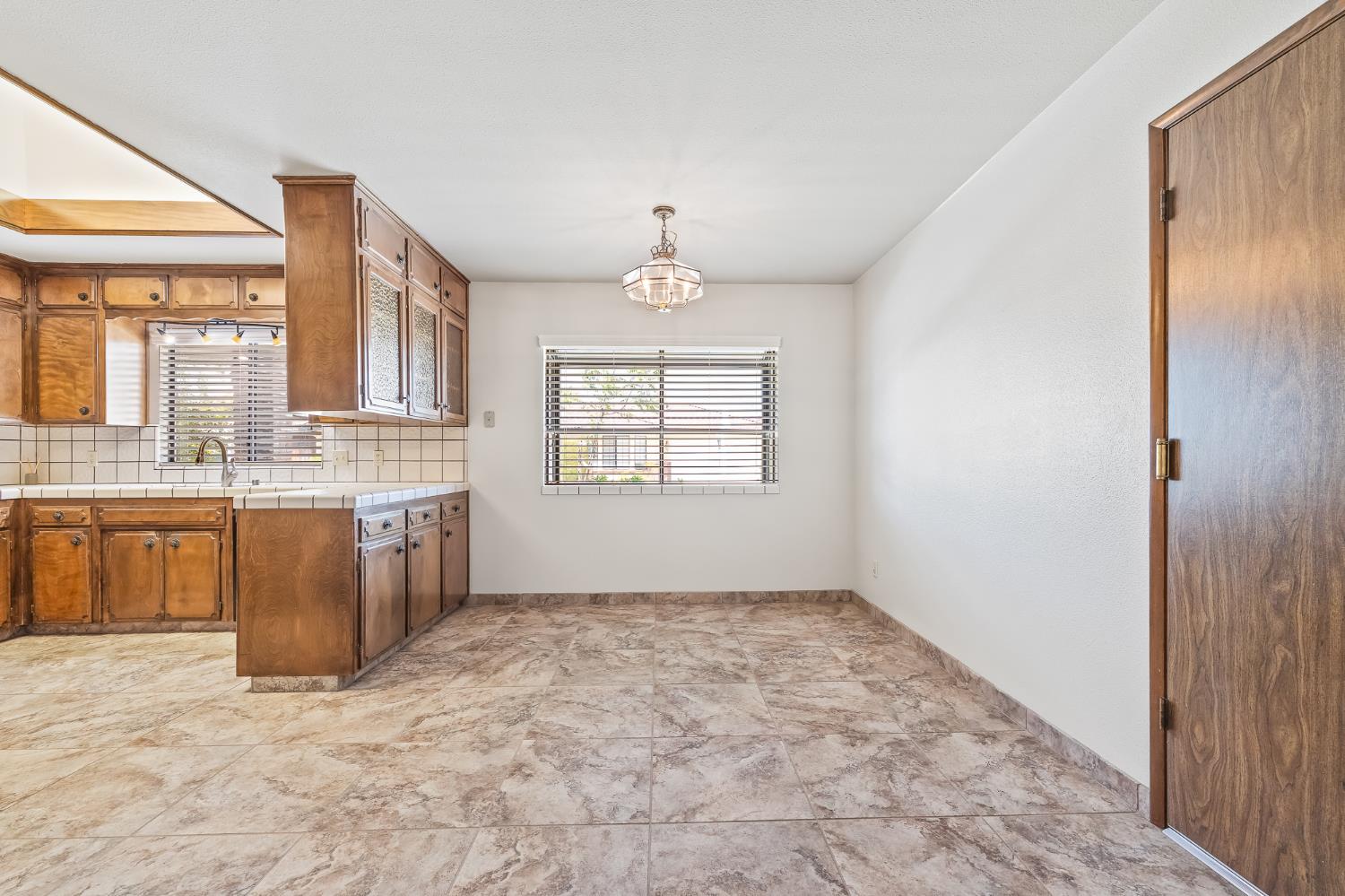 867 E Frederick Ave, Fresno, CA 93720