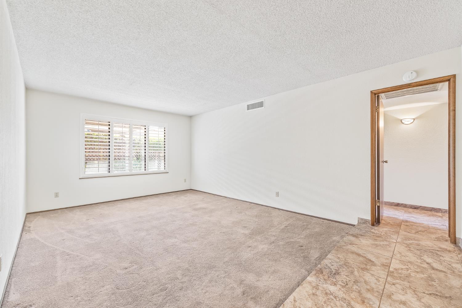 867 E Frederick Ave, Fresno, CA 93720