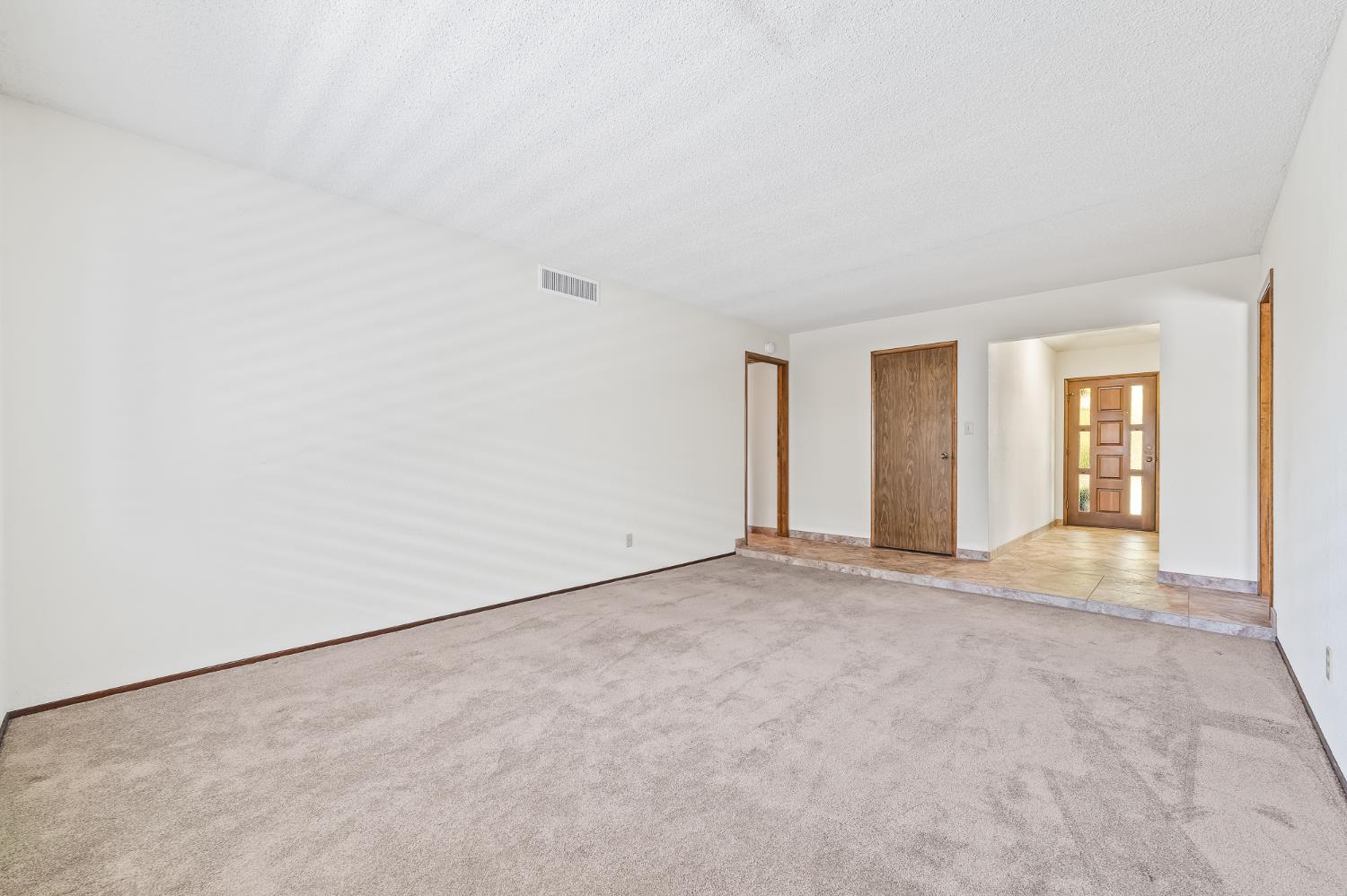 867 E Frederick Ave, Fresno, CA 93720