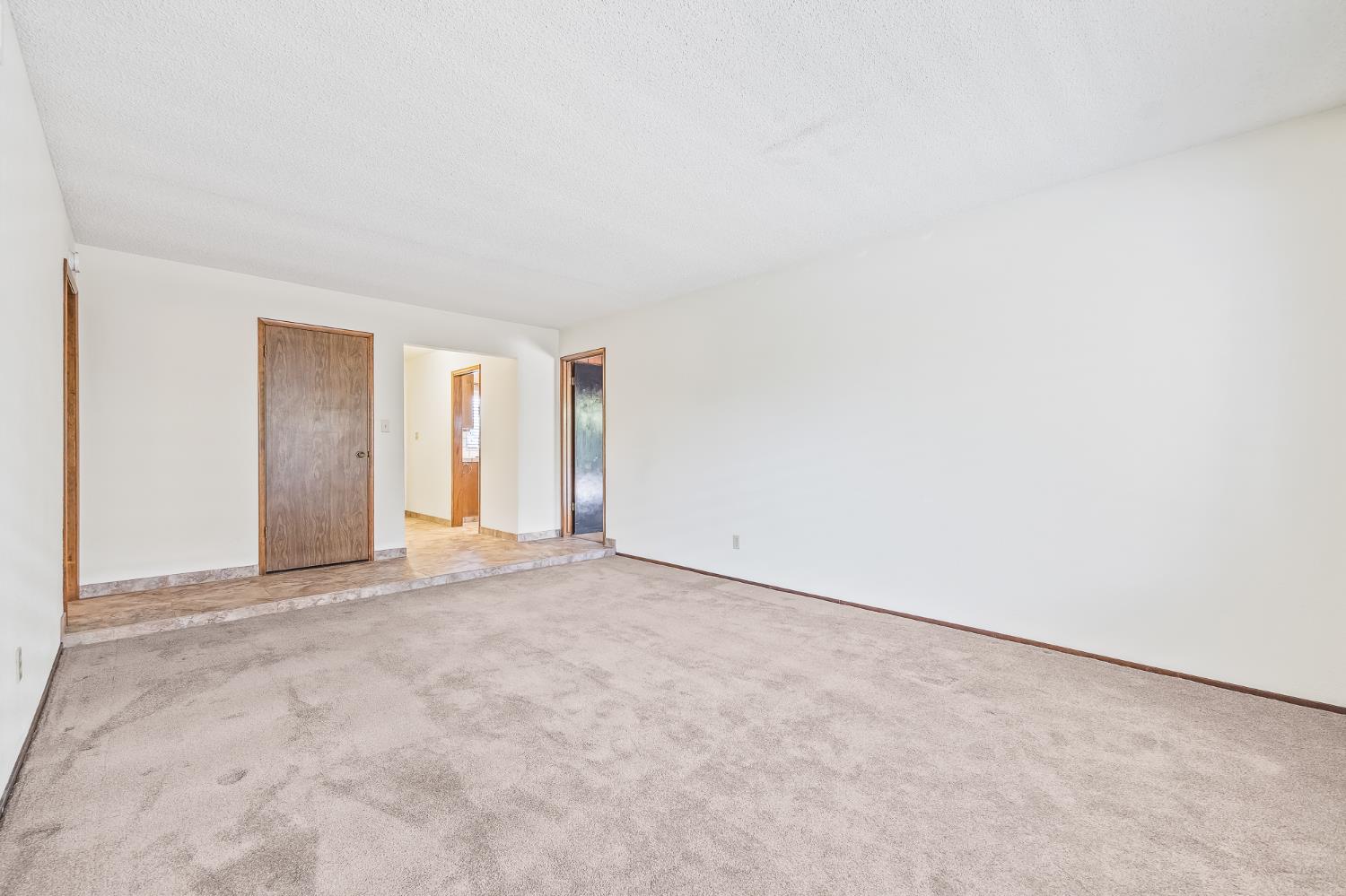 867 E Frederick Ave, Fresno, CA 93720