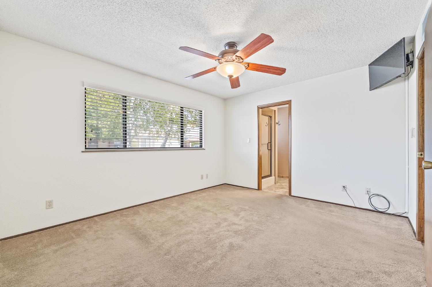 867 E Frederick Ave, Fresno, CA 93720