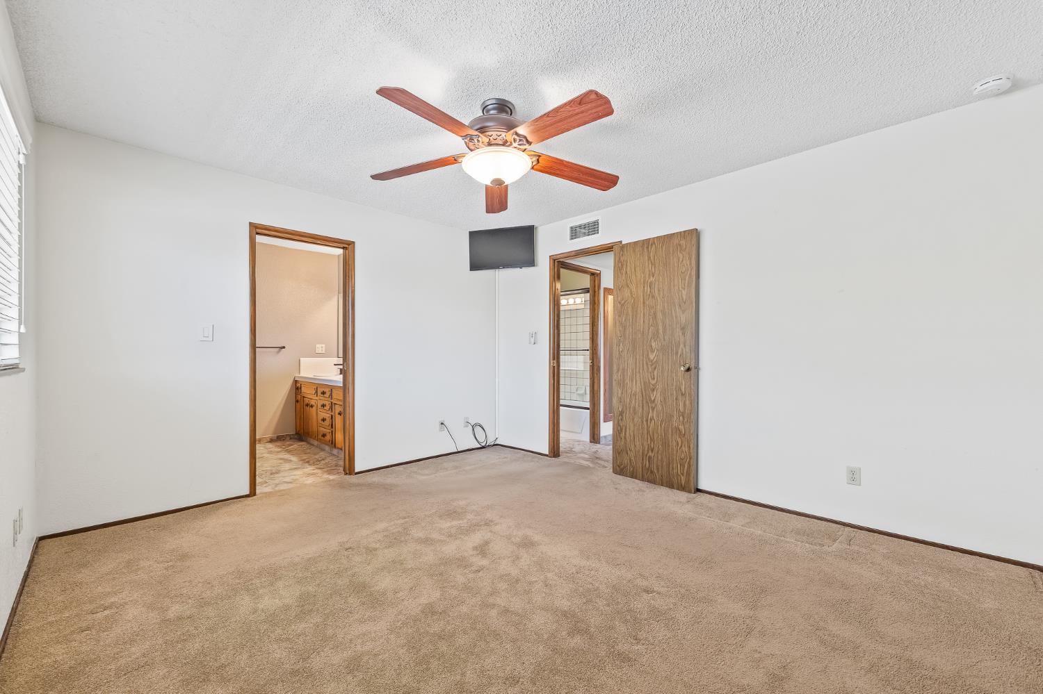 867 E Frederick Ave, Fresno, CA 93720