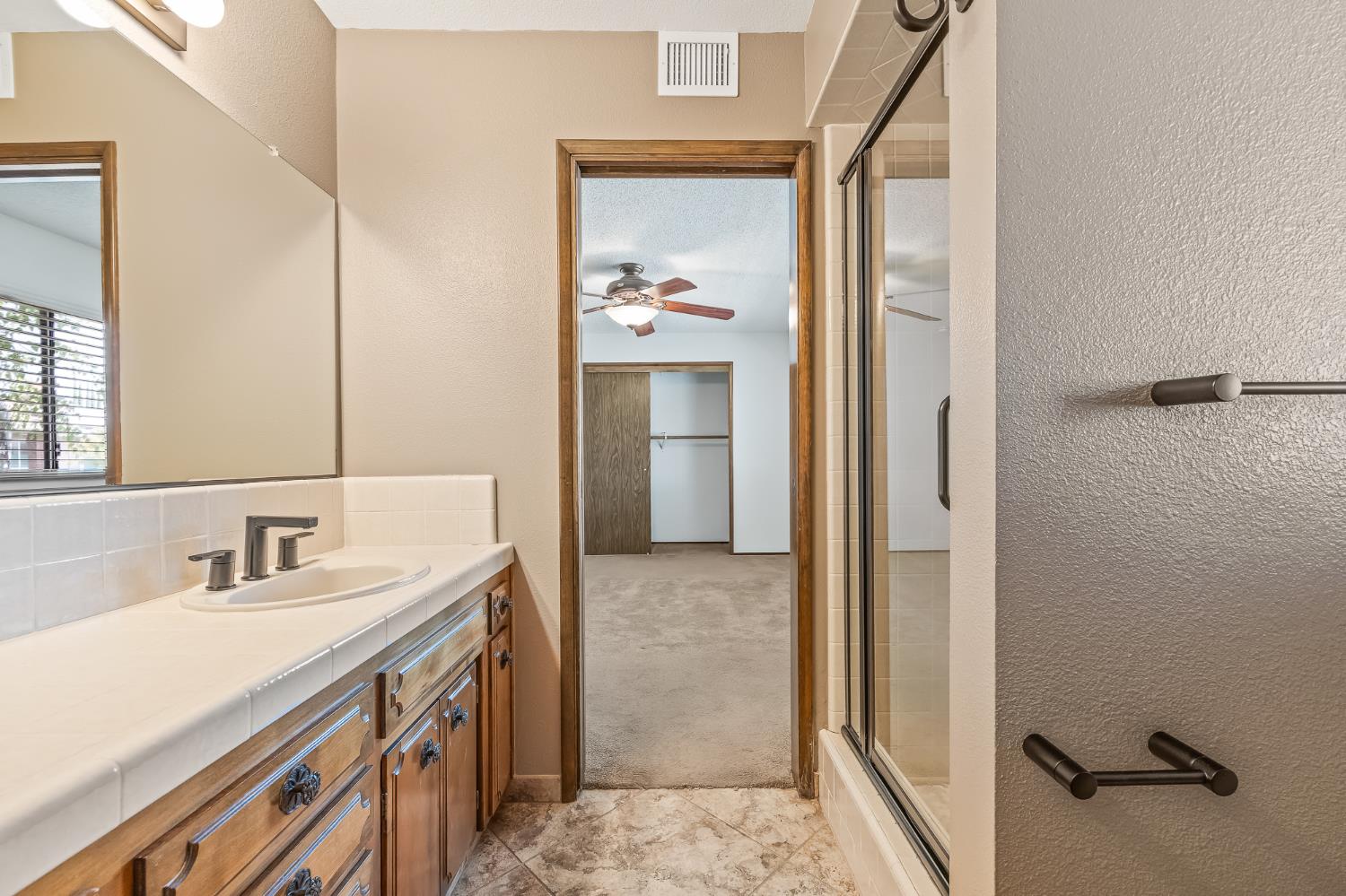 867 E Frederick Ave, Fresno, CA 93720