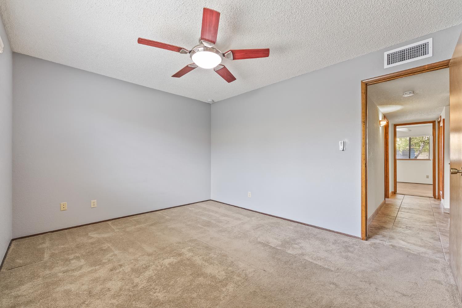 867 E Frederick Ave, Fresno, CA 93720