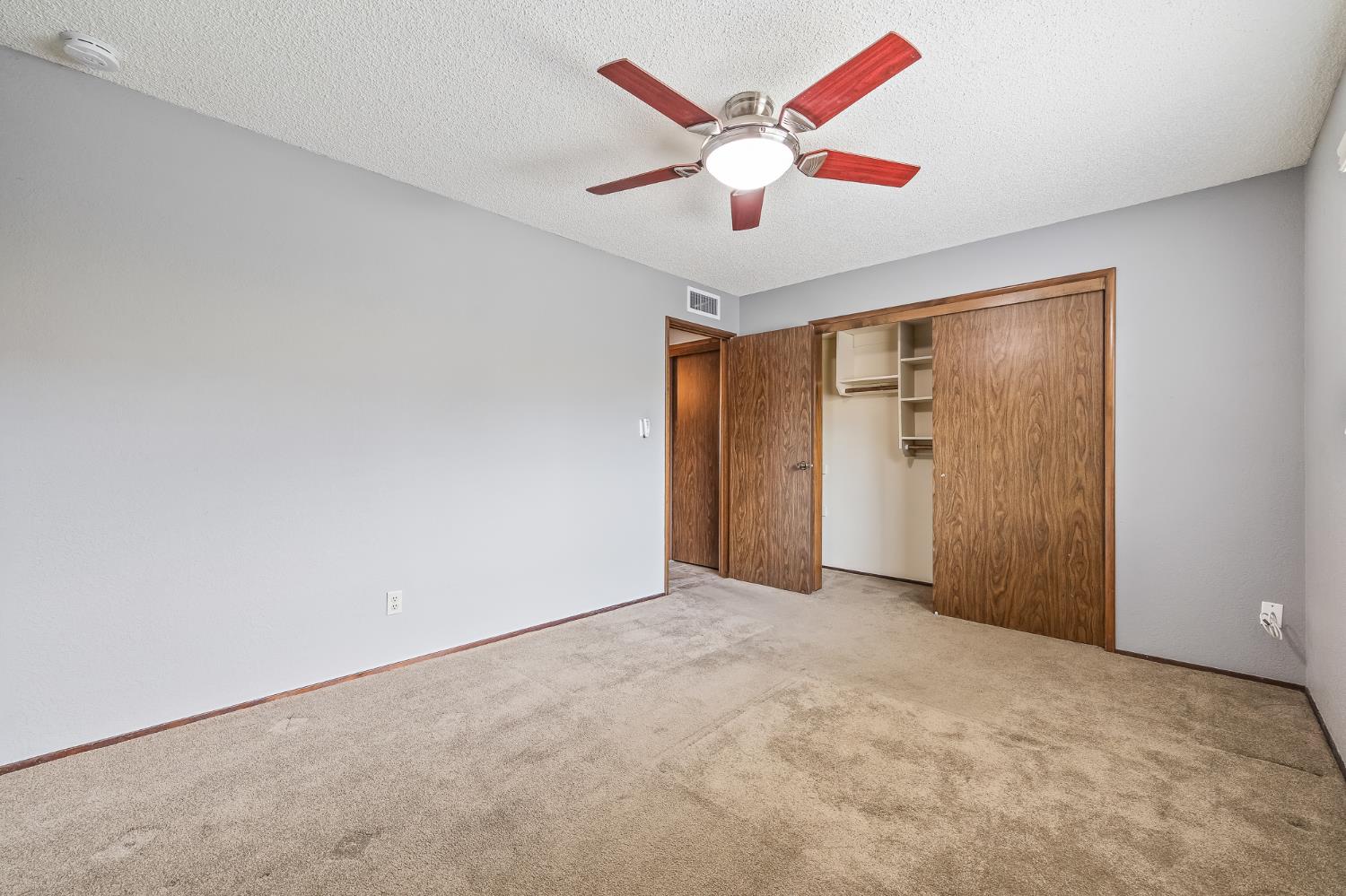 867 E Frederick Ave, Fresno, CA 93720