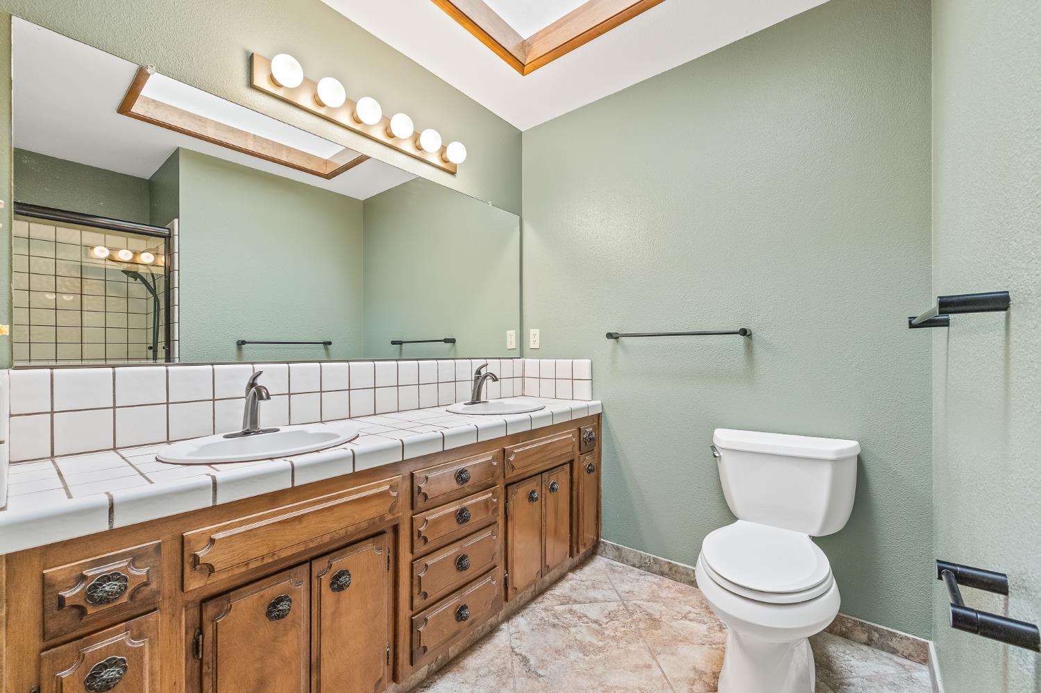 867 E Frederick Ave, Fresno, CA 93720
