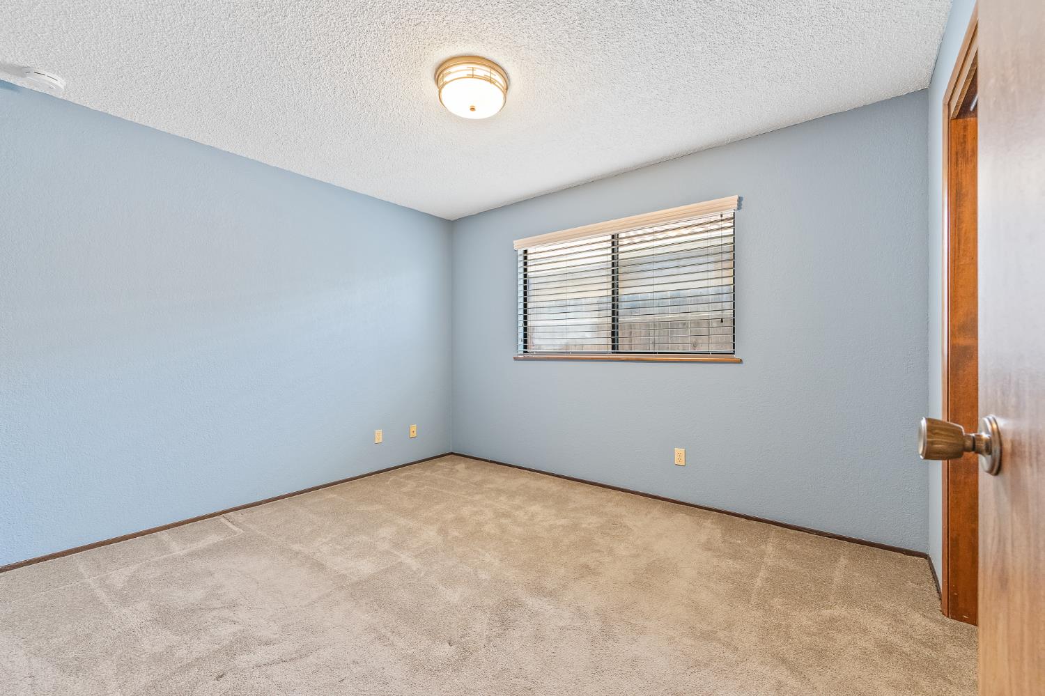 867 E Frederick Ave, Fresno, CA 93720