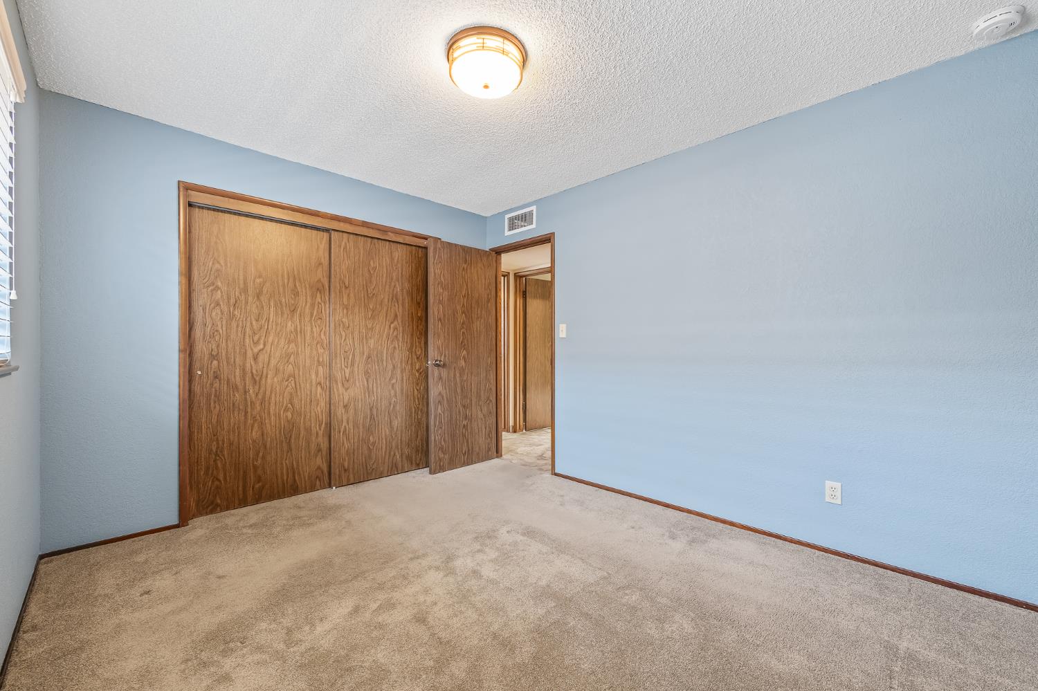 867 E Frederick Ave, Fresno, CA 93720