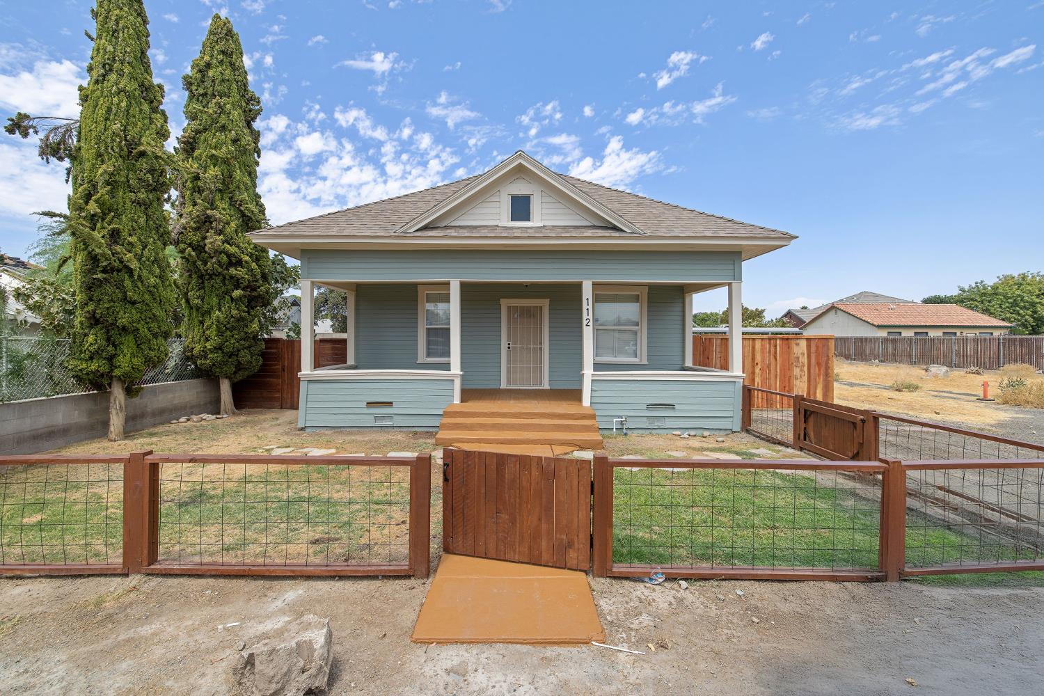 112 Irwin Ct, Hanford, CA 93230