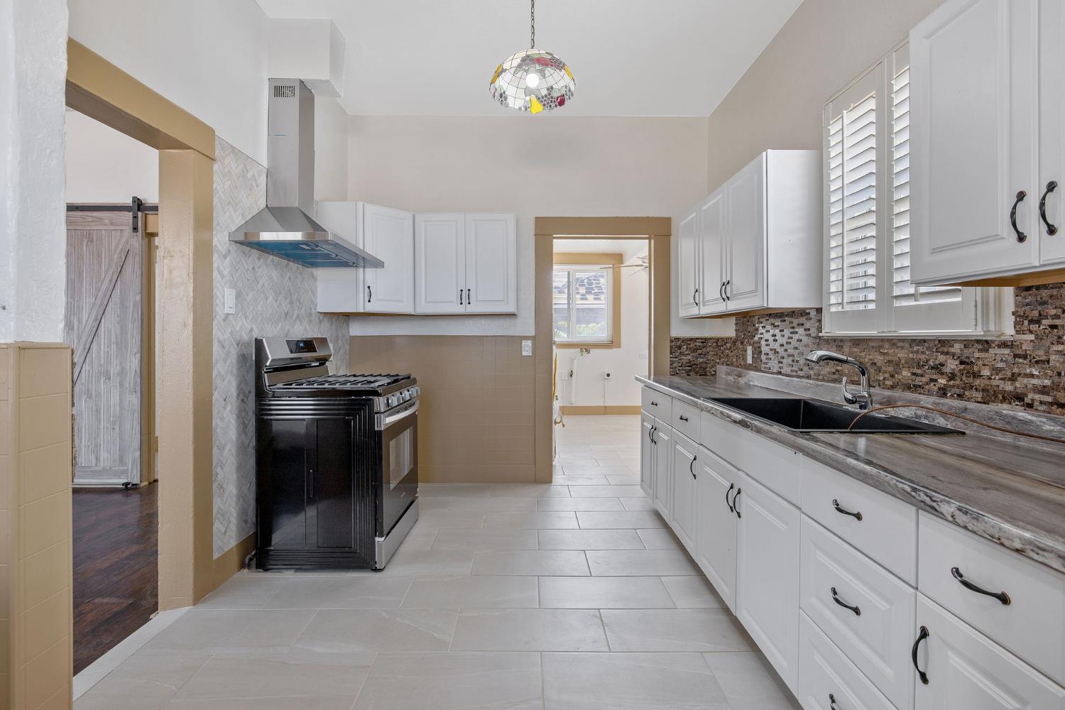 112 Irwin Ct, Hanford, CA 93230