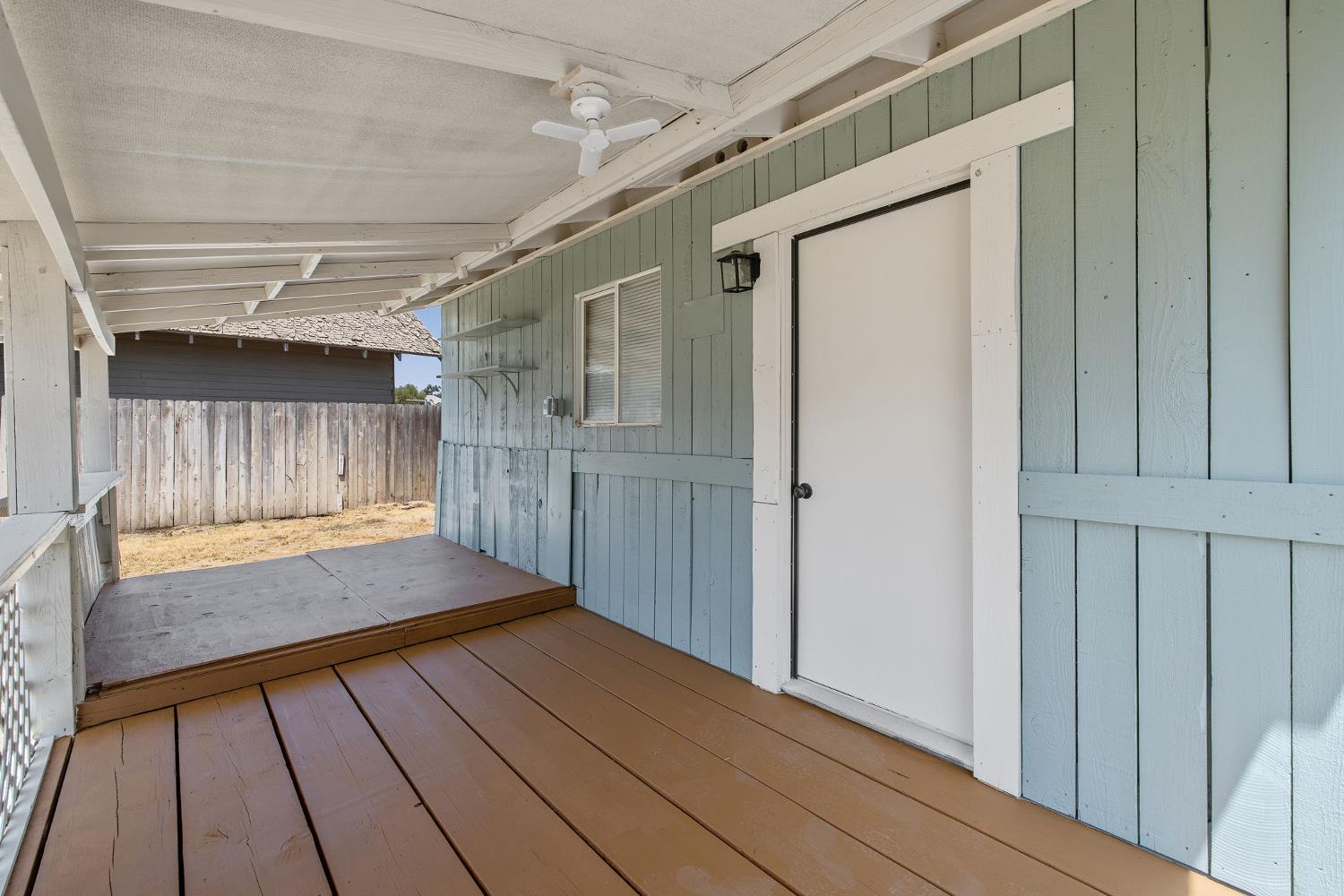 112 Irwin Ct, Hanford, CA 93230
