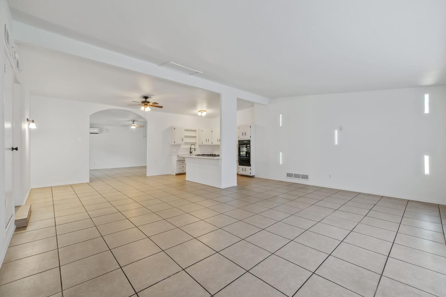 2214 S Locust St, Visalia, CA 93277
