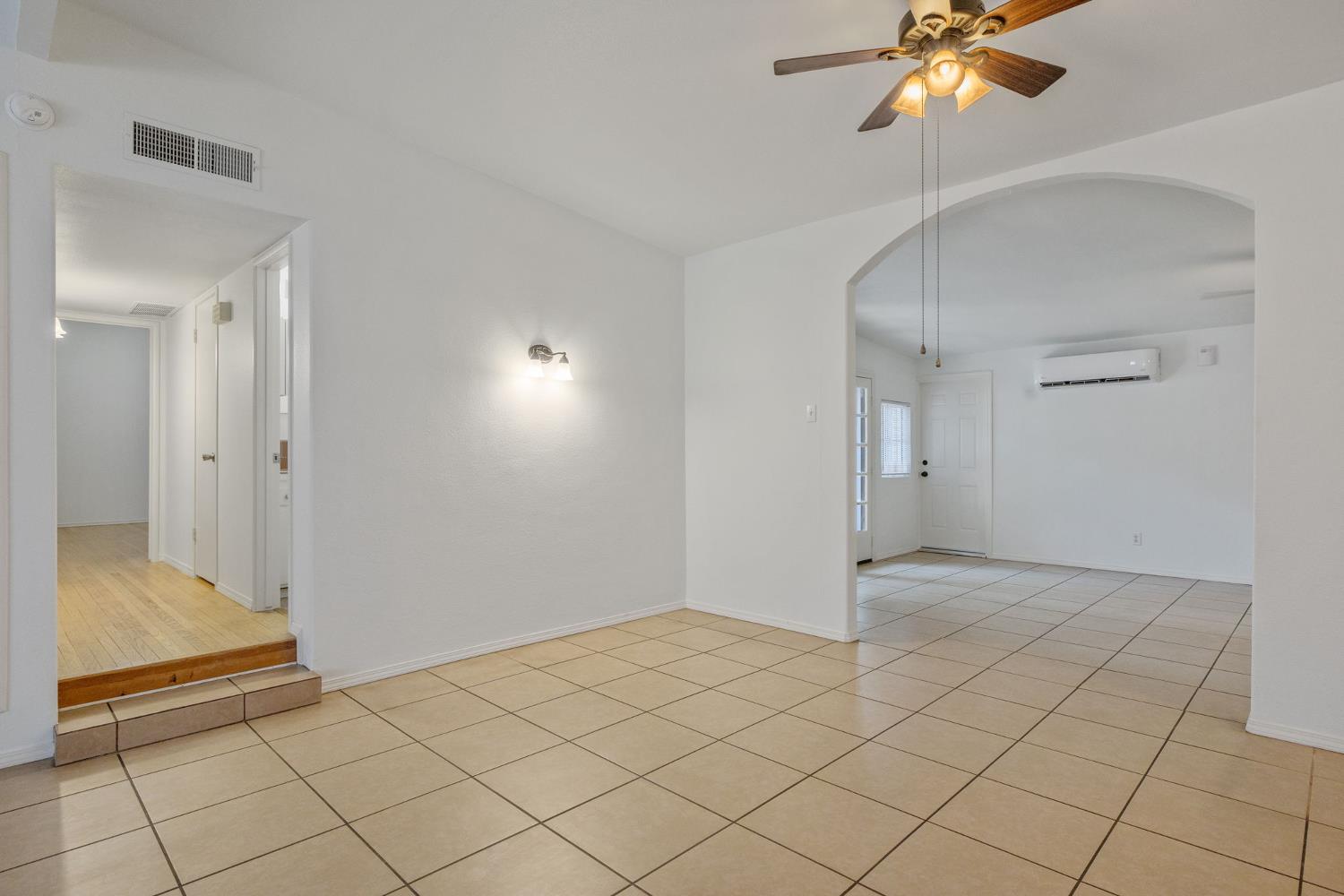 2214 S Locust St, Visalia, CA 93277