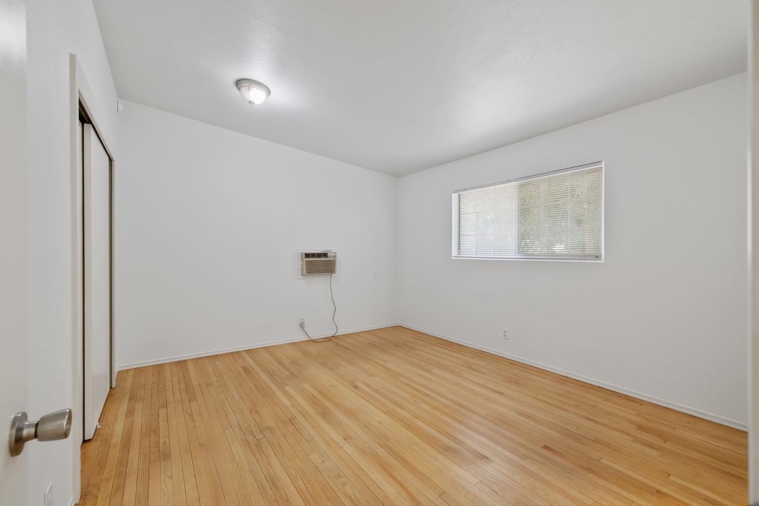 2214 S Locust St, Visalia, CA 93277
