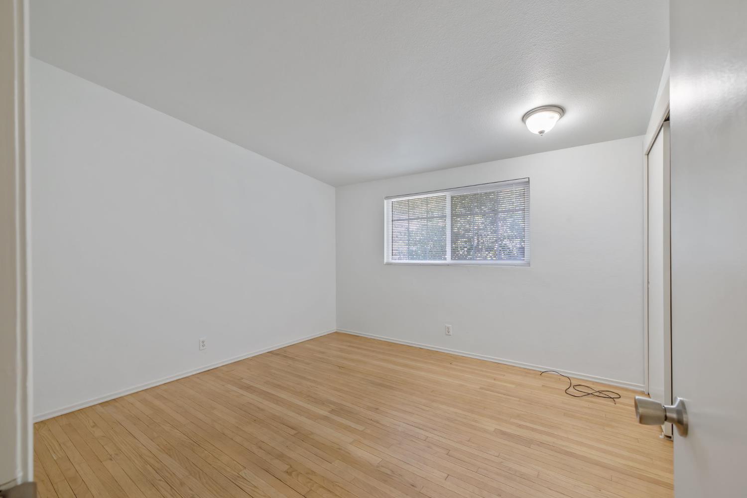 2214 S Locust St, Visalia, CA 93277