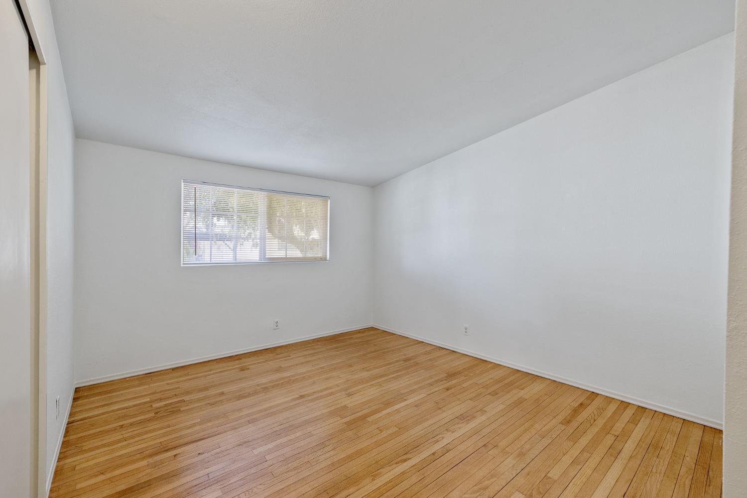 2214 S Locust St, Visalia, CA 93277