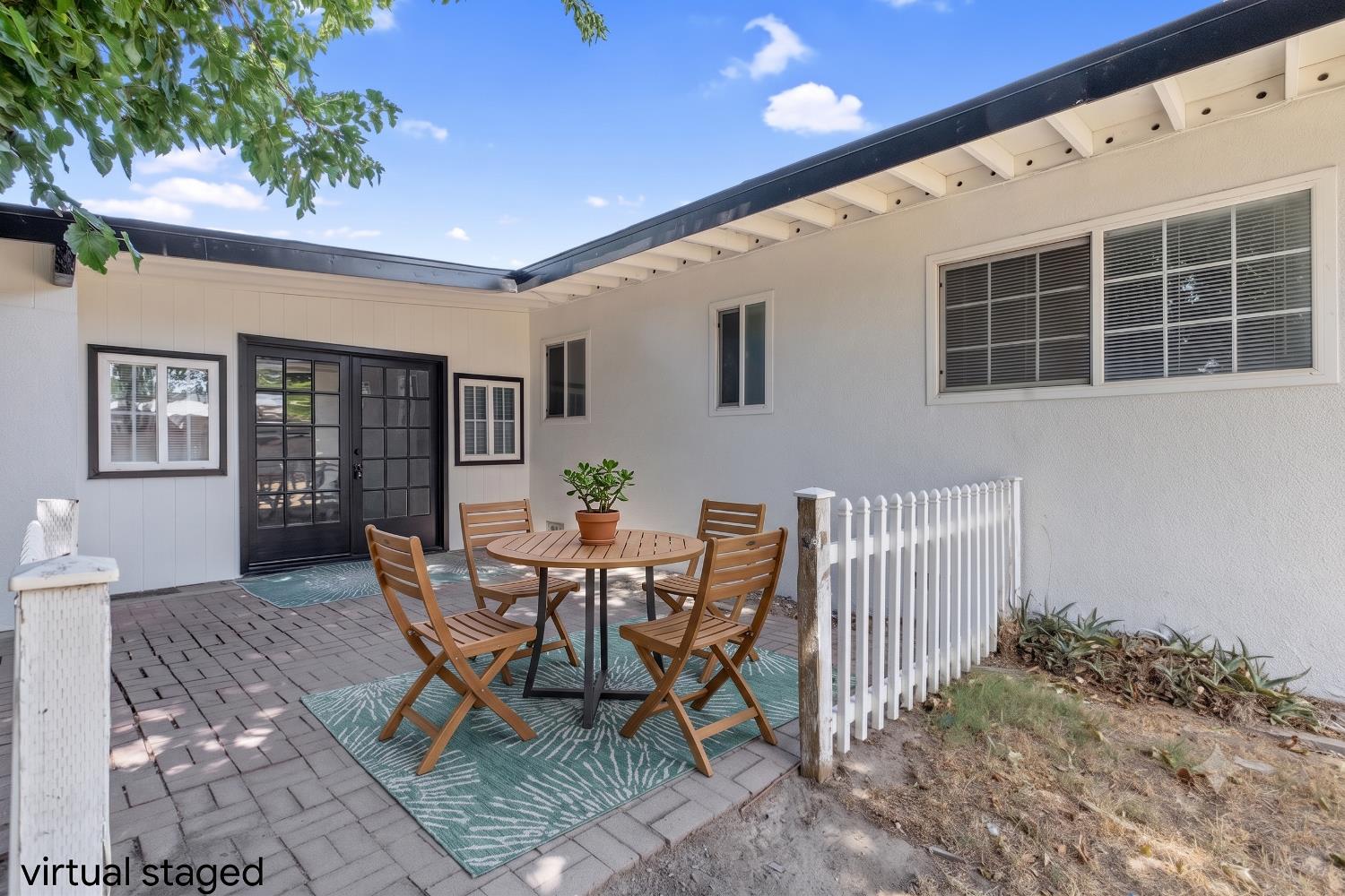 2214 S Locust St, Visalia, CA 93277