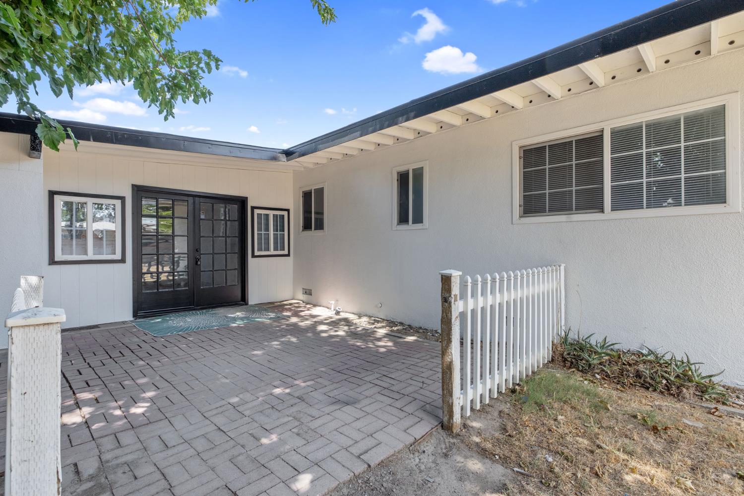 2214 S Locust St, Visalia, CA 93277