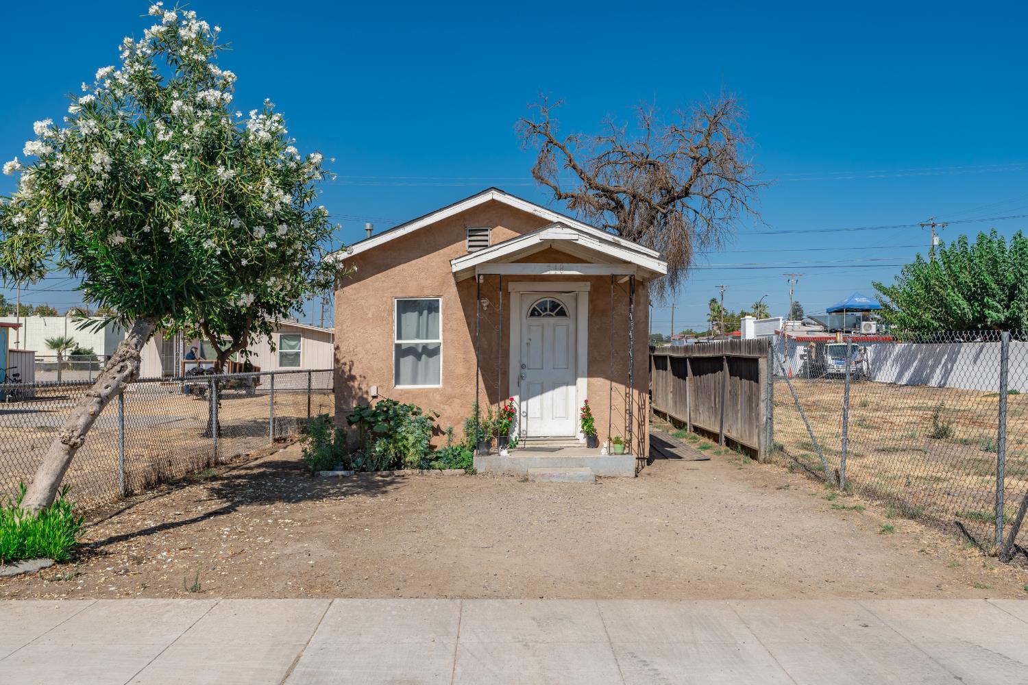 718 Nebraska Ave, Madera, CA 93638