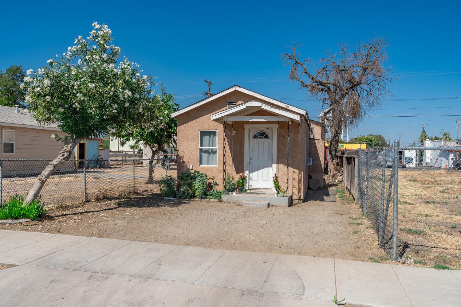 718 Nebraska Ave, Madera, CA 93638