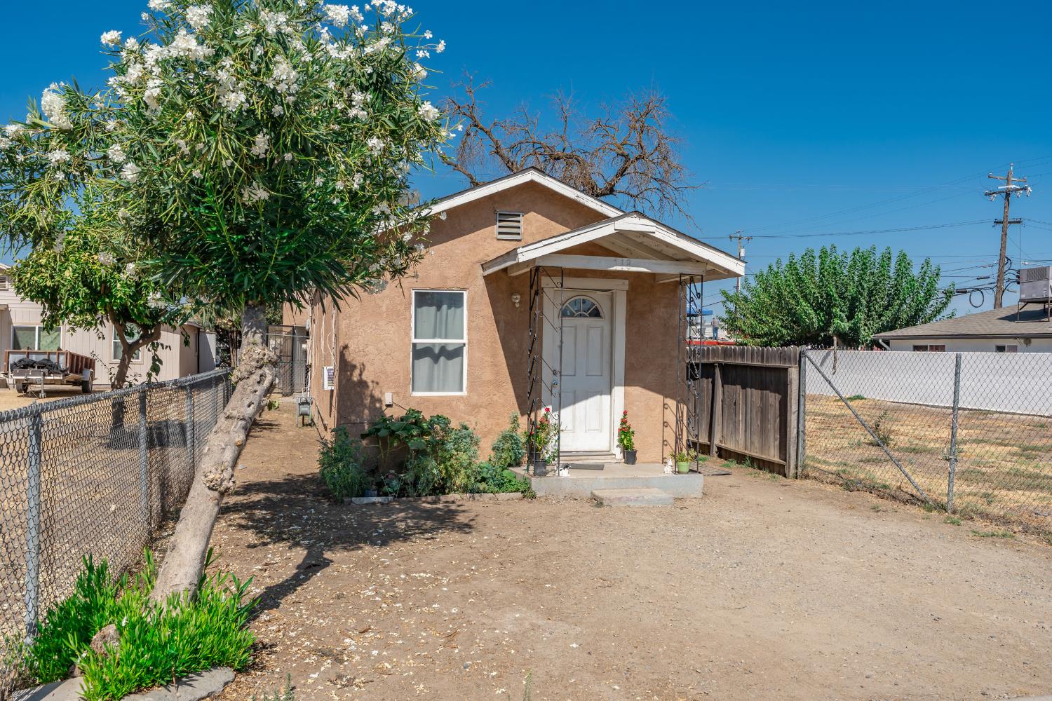 718 Nebraska Ave, Madera, CA 93638