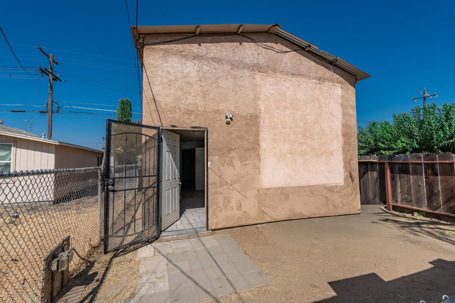 718 Nebraska Ave, Madera, CA 93638