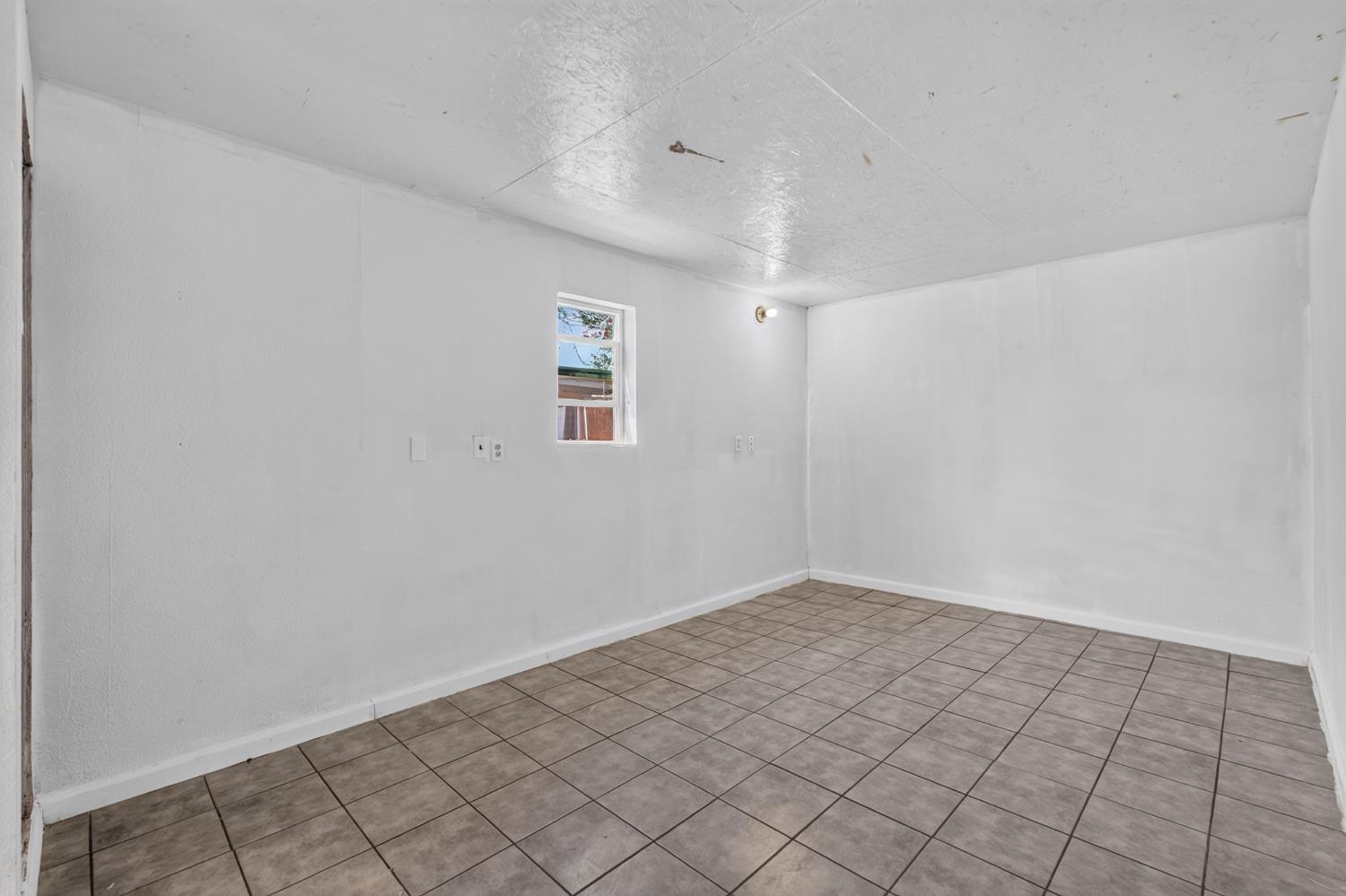 718 Nebraska Ave, Madera, CA 93638