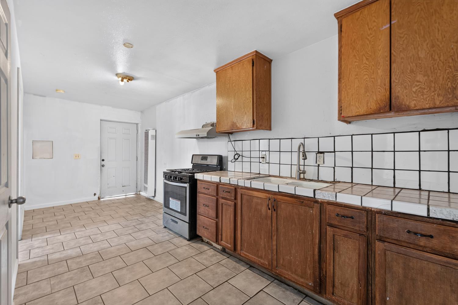 718 Nebraska Ave, Madera, CA 93638