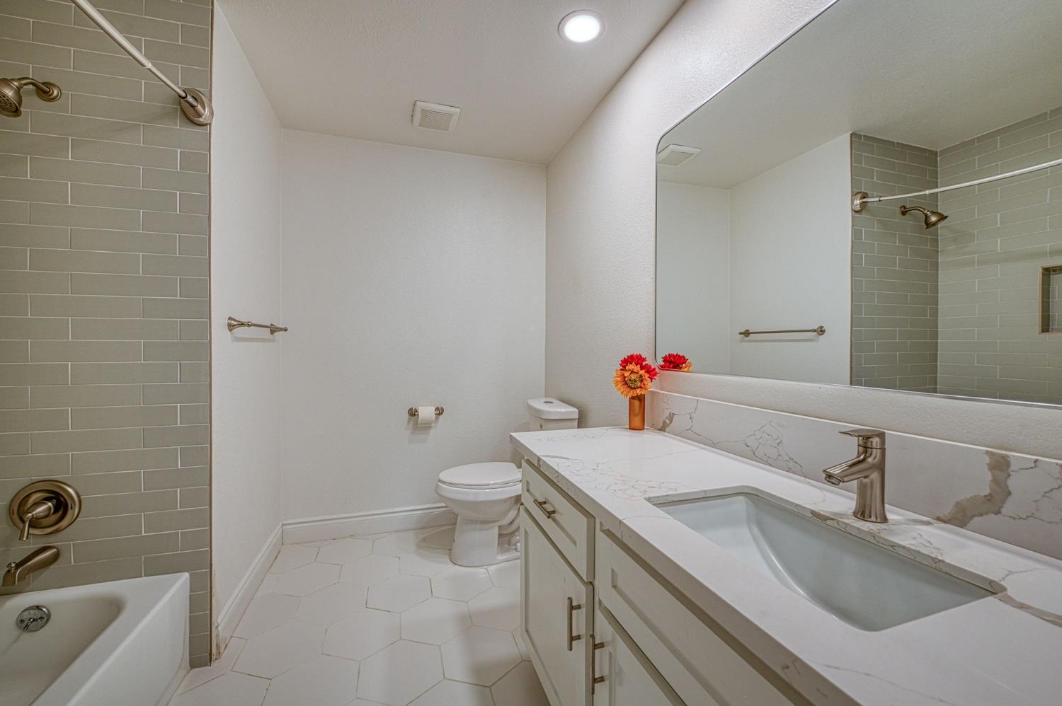 4157 N Babigian Ave, Fresno, CA 93722