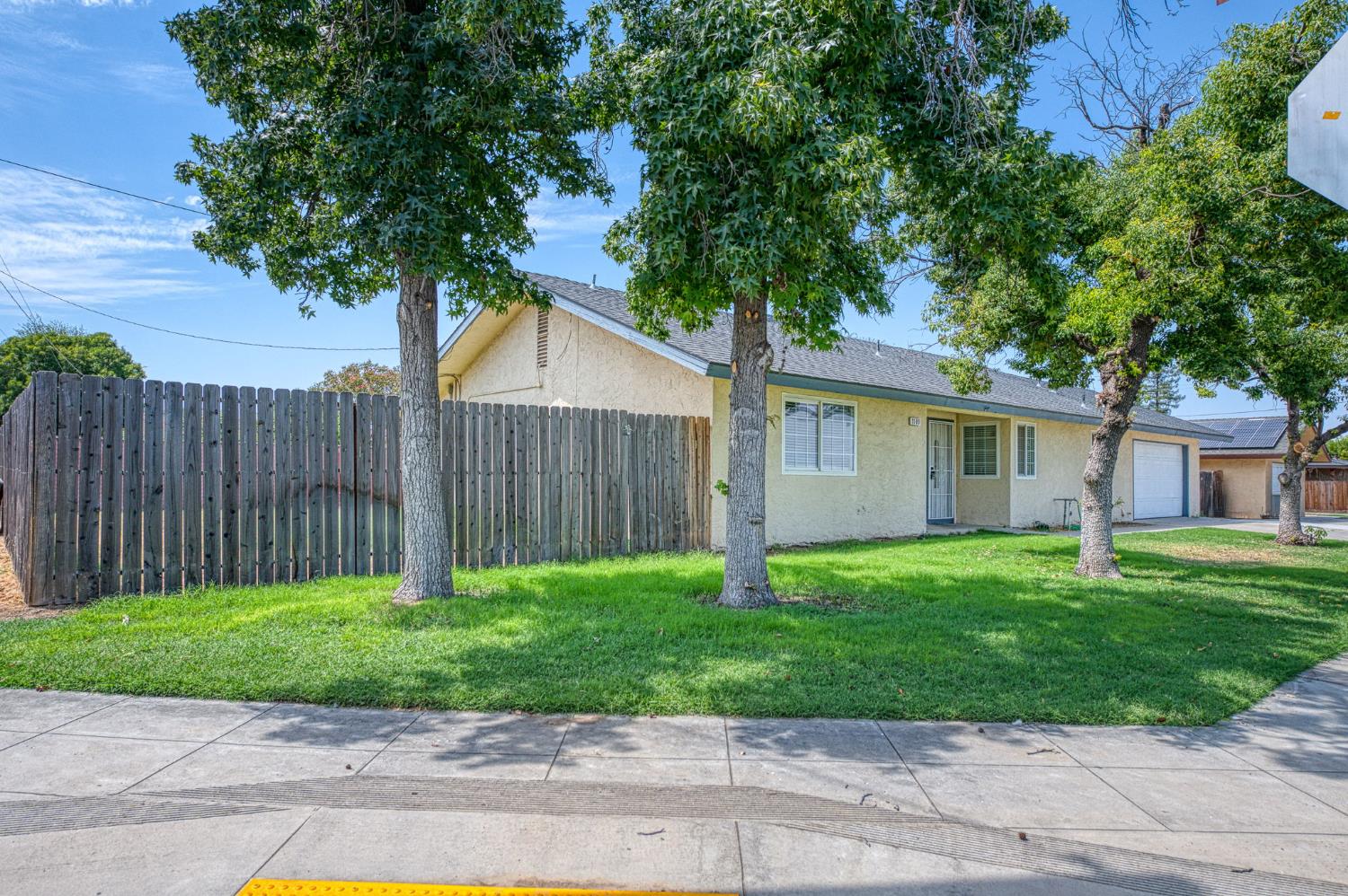 1189 Jefferson Ave, Clovis, CA 93612