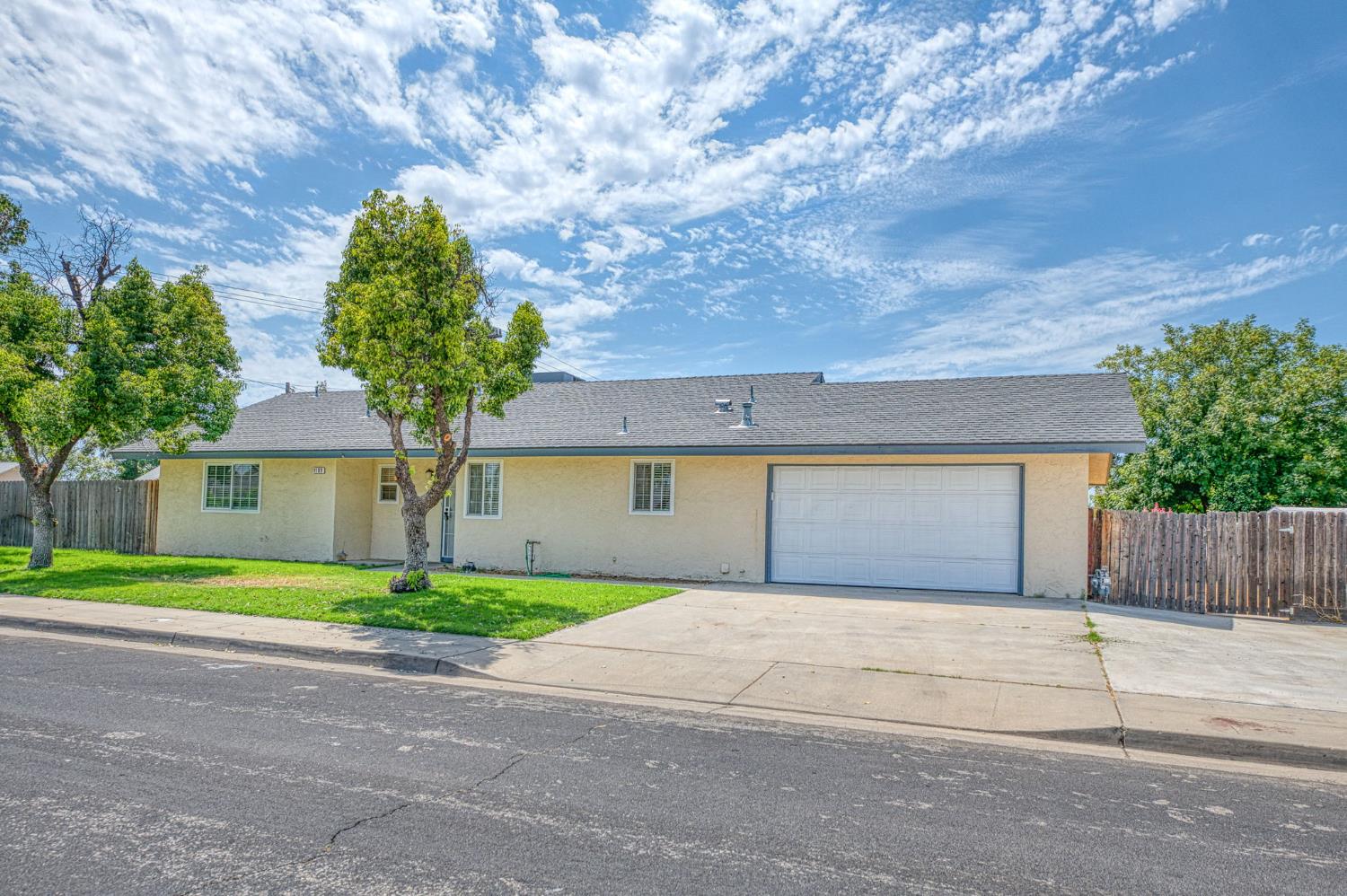 1189 Jefferson Ave, Clovis, CA 93612