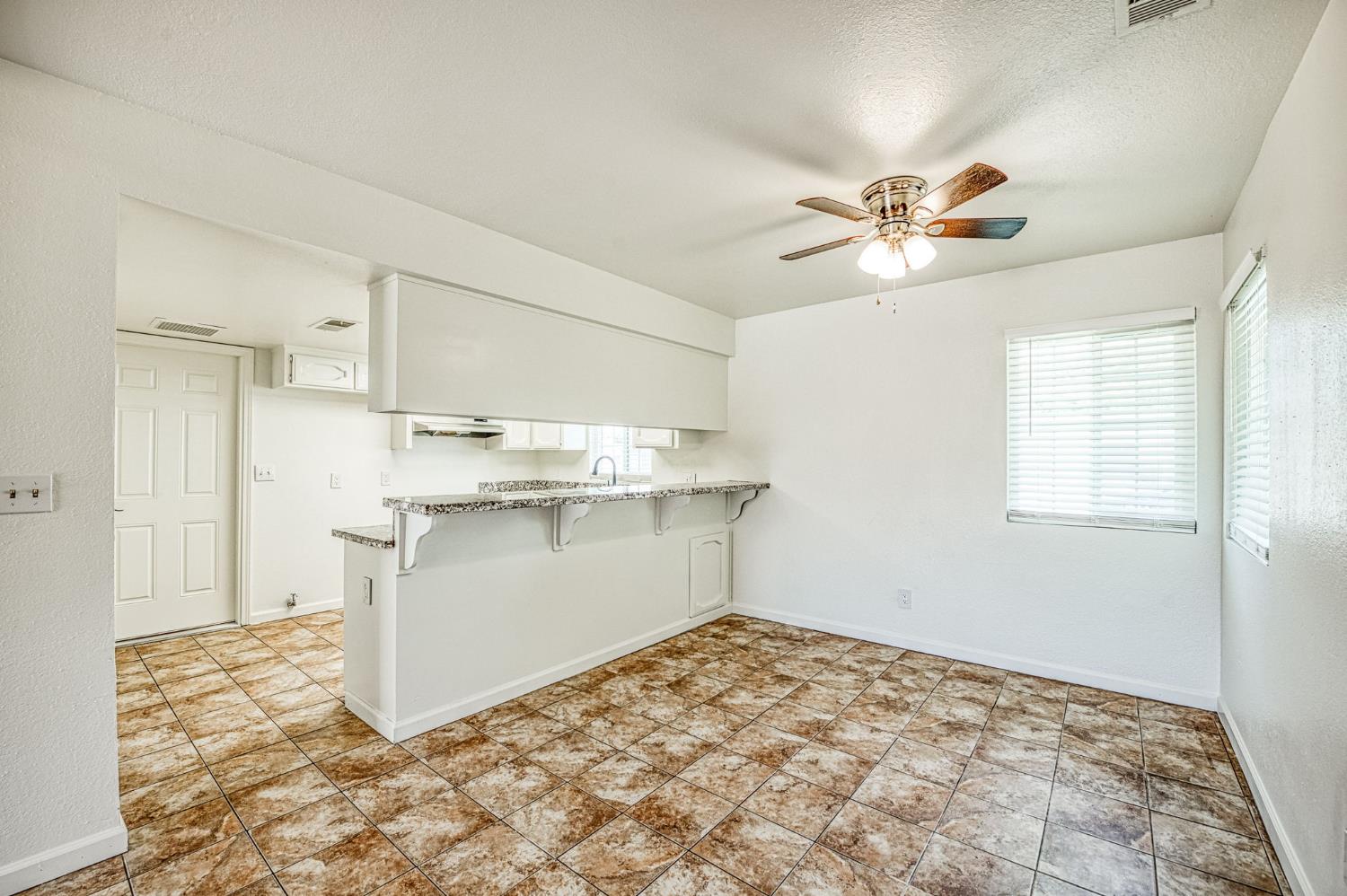 1189 Jefferson Ave, Clovis, CA 93612