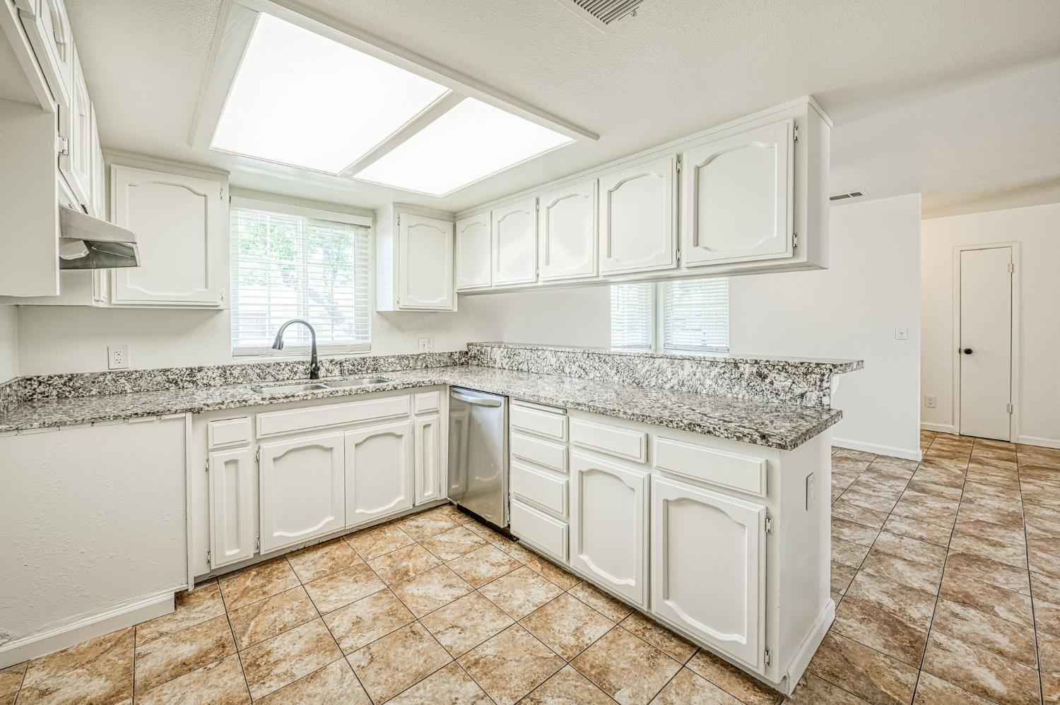 1189 Jefferson Ave, Clovis, CA 93612