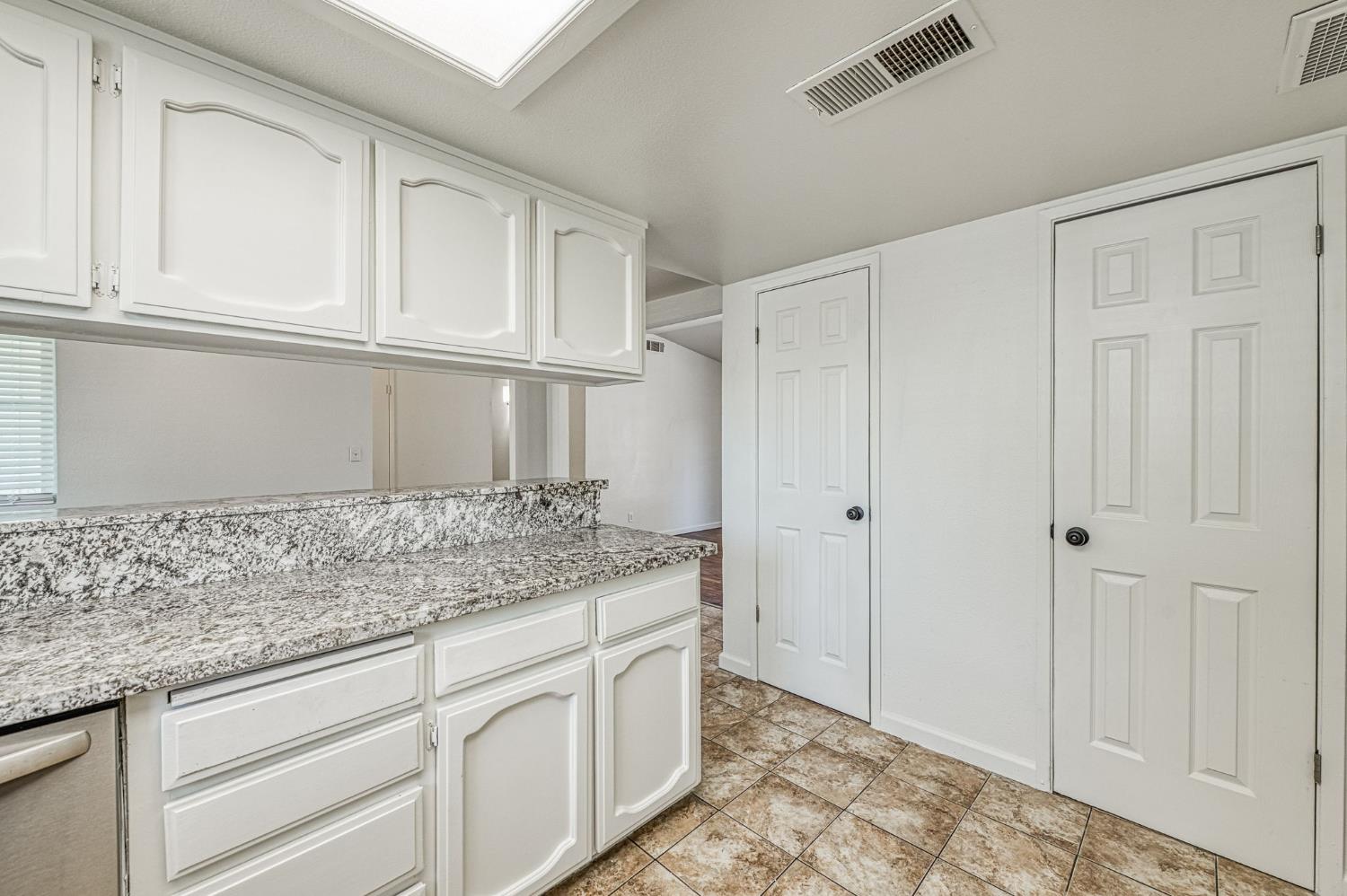 1189 Jefferson Ave, Clovis, CA 93612