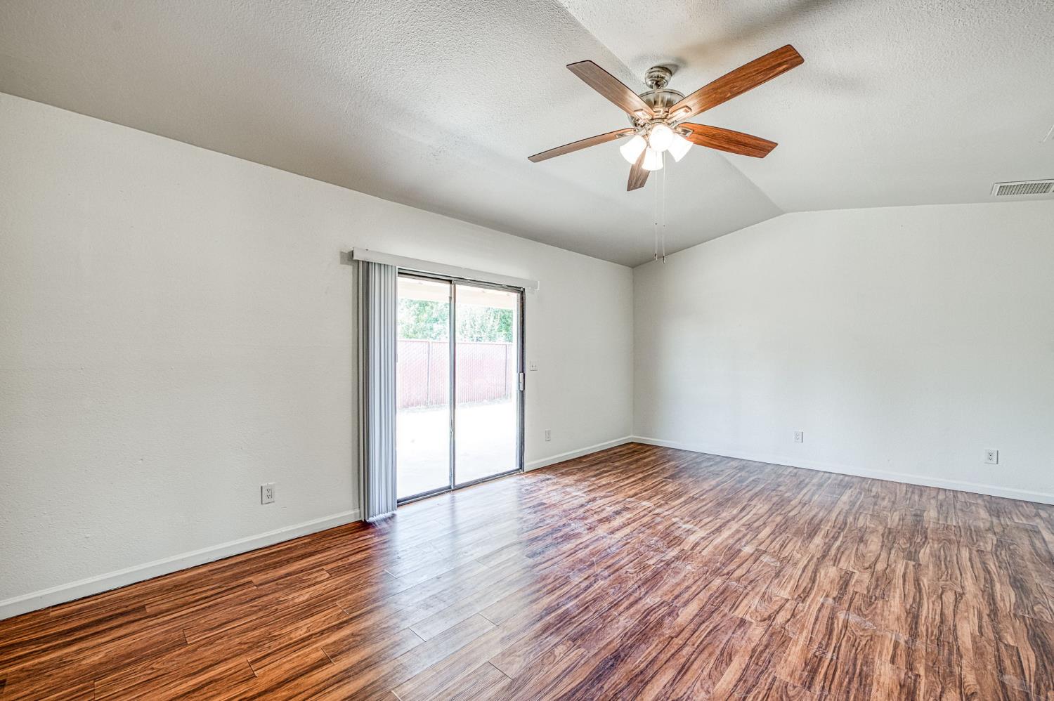 1189 Jefferson Ave, Clovis, CA 93612