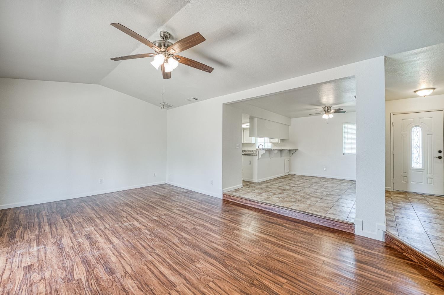 1189 Jefferson Ave, Clovis, CA 93612
