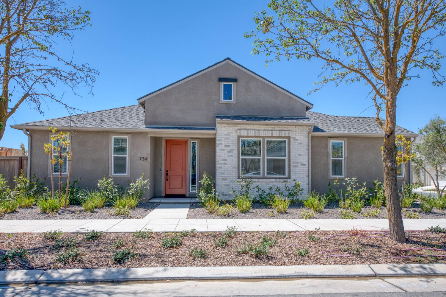 734 Josephine, Madera, CA 93636