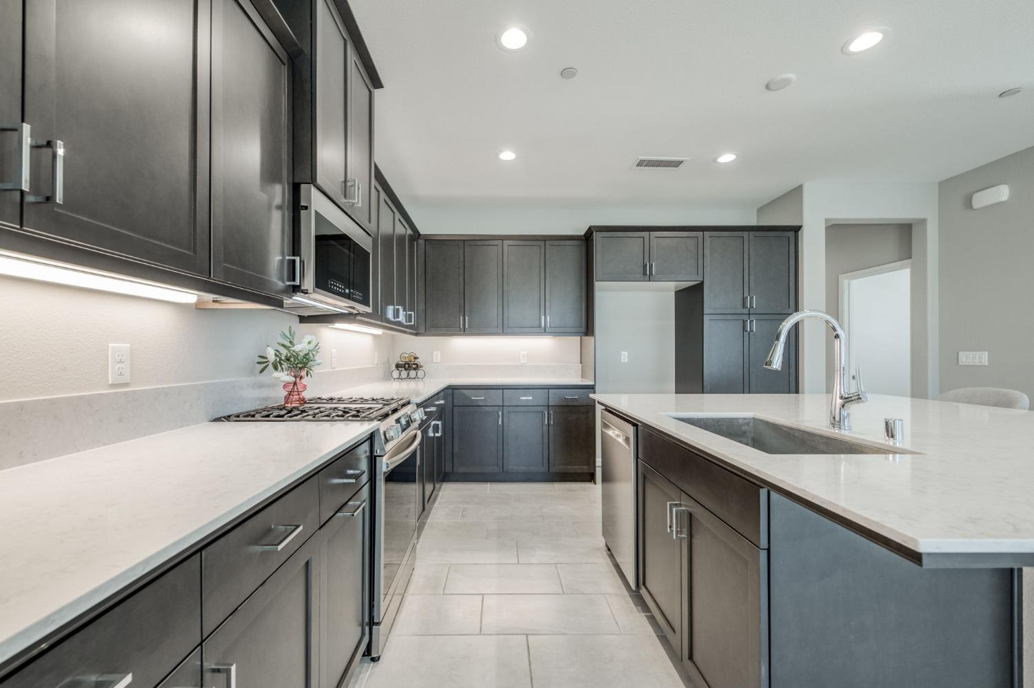 734 Josephine, Madera, CA 93636