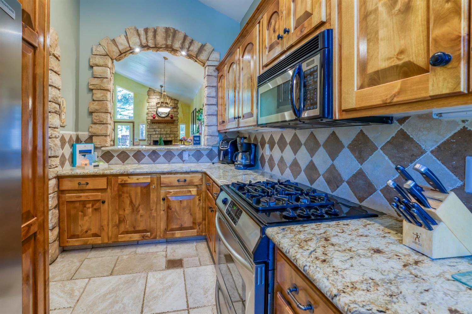 40739 Silvertip Ln, Shaver Lake, CA 93664