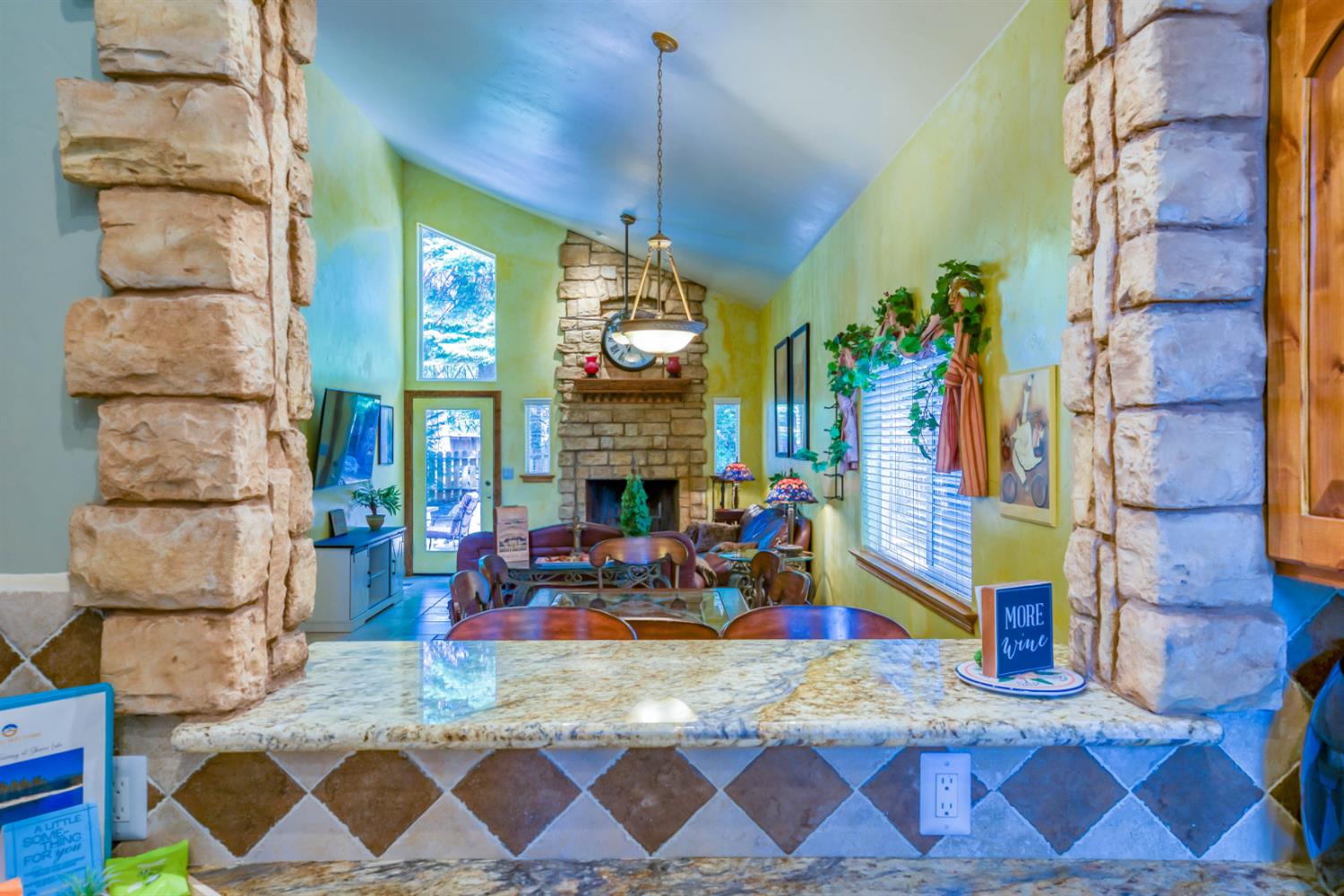 40739 Silvertip Ln, Shaver Lake, CA 93664