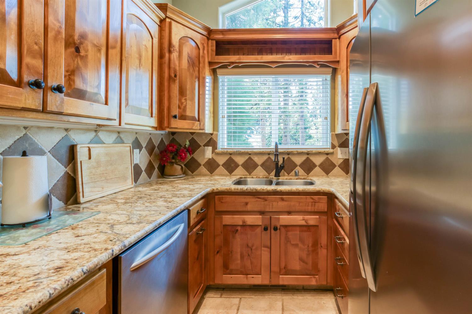 40739 Silvertip Ln, Shaver Lake, CA 93664