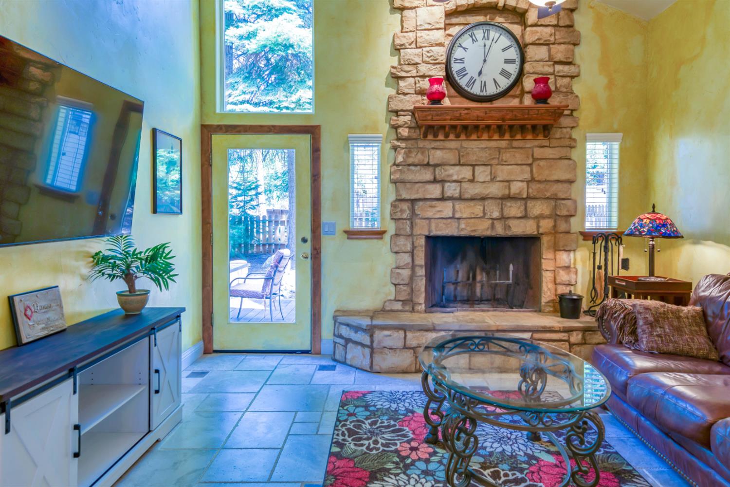 40739 Silvertip Ln, Shaver Lake, CA 93664