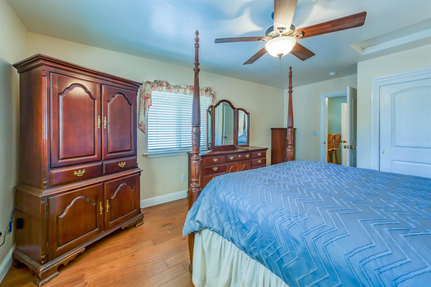 40739 Silvertip Ln, Shaver Lake, CA 93664