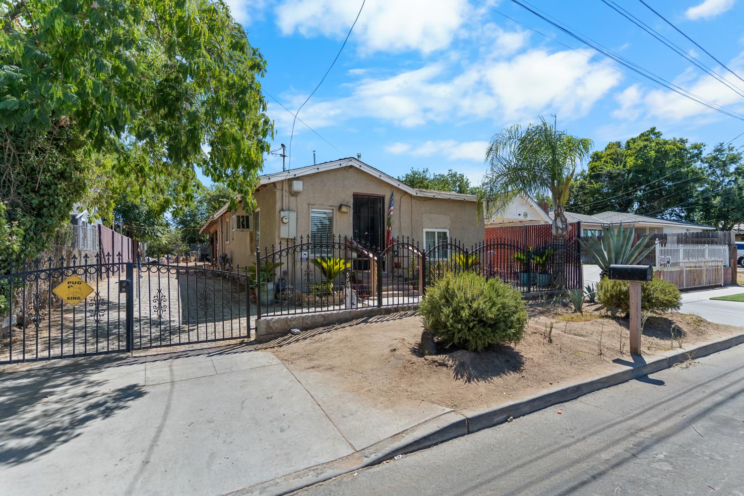 131 W Atchinson, Fresno, CA 93706
