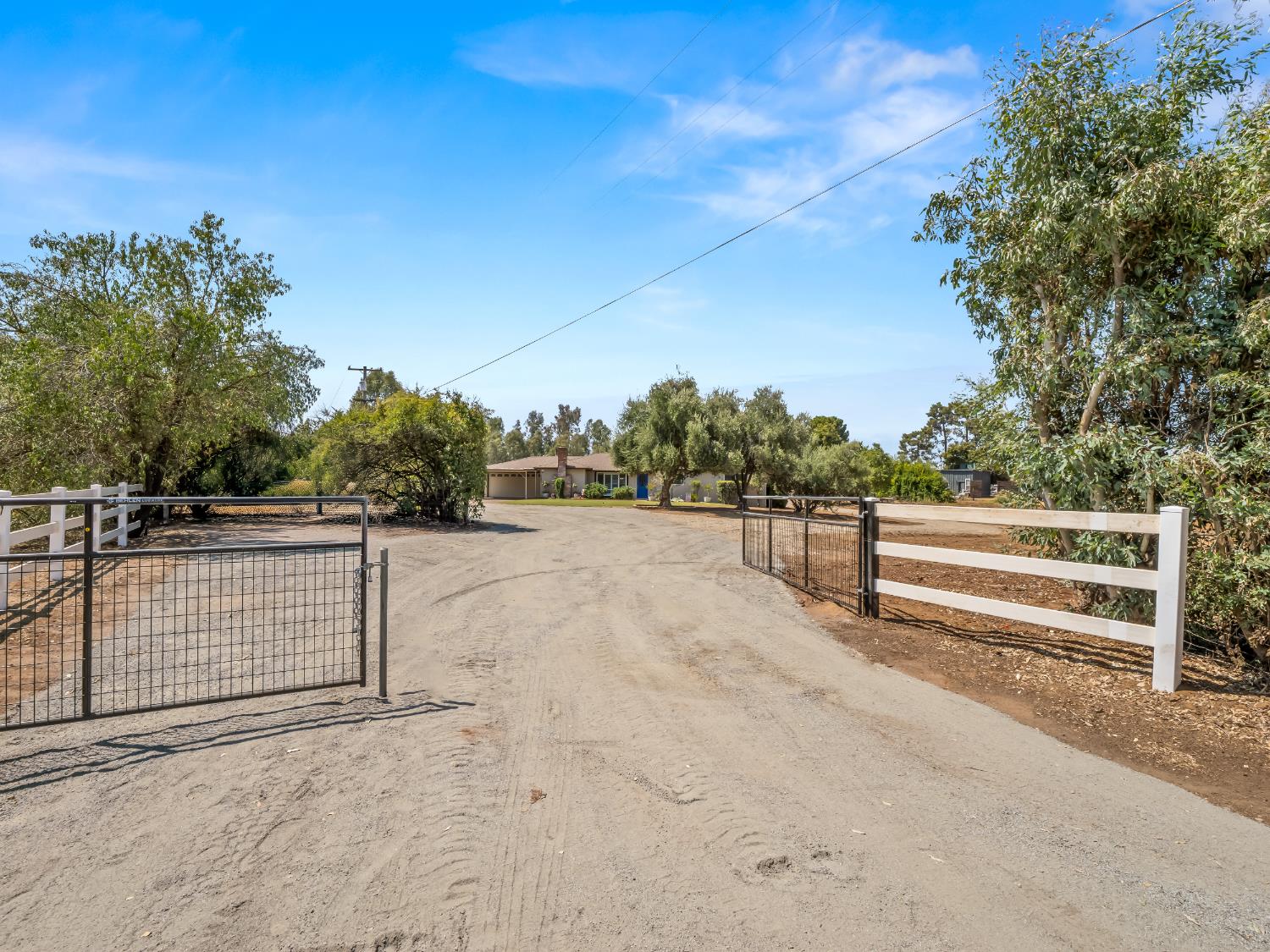 10401 E Bullard Ave, Clovis, CA 93619