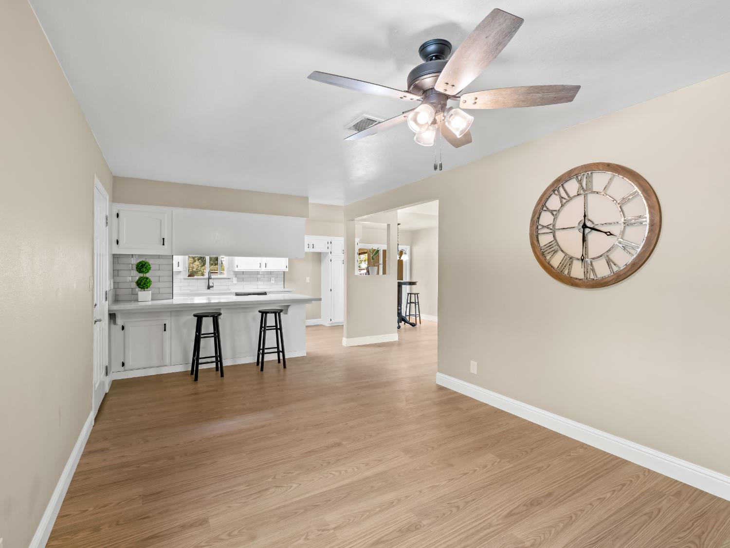 10401 E Bullard Ave, Clovis, CA 93619