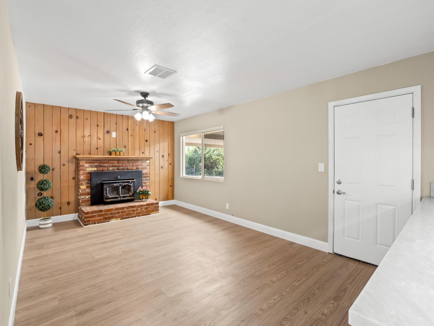 10401 E Bullard Ave, Clovis, CA 93619