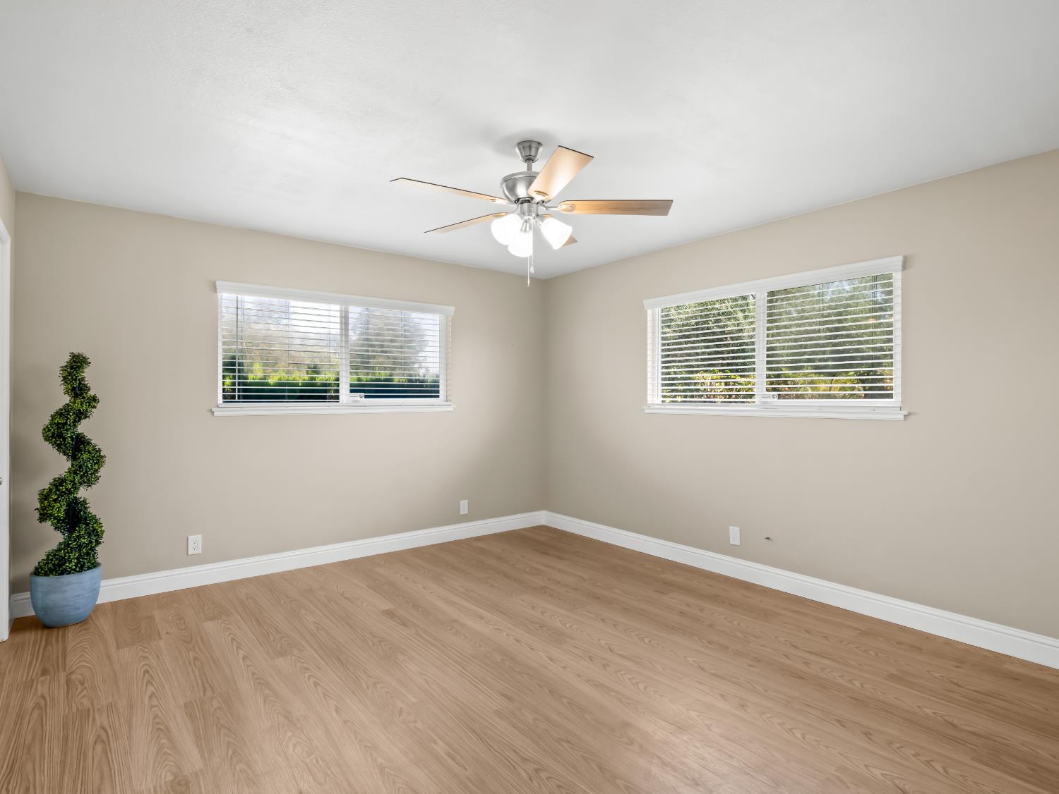 10401 E Bullard Ave, Clovis, CA 93619
