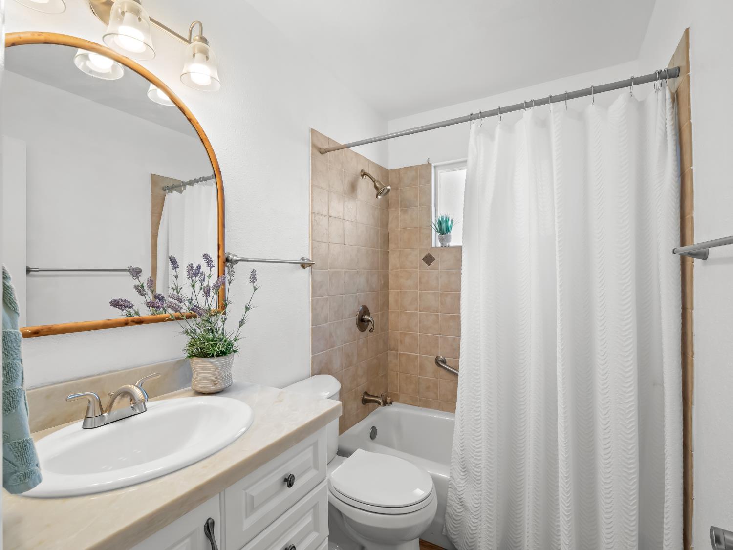 10401 E Bullard Ave, Clovis, CA 93619